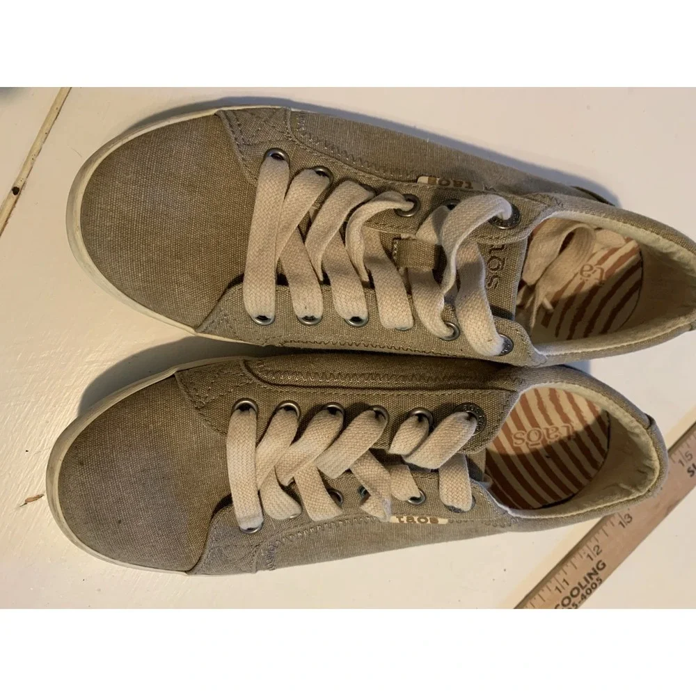 Taos Star Women's 7.5 Canvas Sneakers Lace Up Comfort Shoes Taupe Khaki Casual